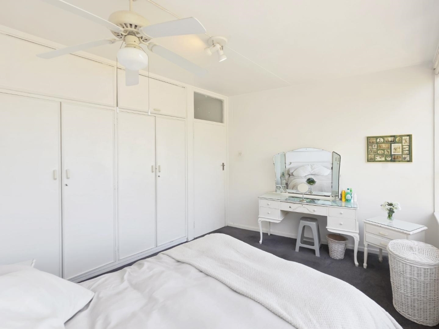 1 Bedroom Property for Sale in Vredehoek Western Cape
